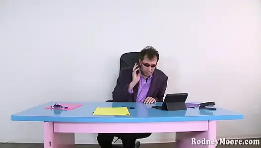 Миниатюрная черная милашка Lila получает бурный трах и камшот на лицо