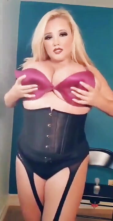Kinky Squirting Slut