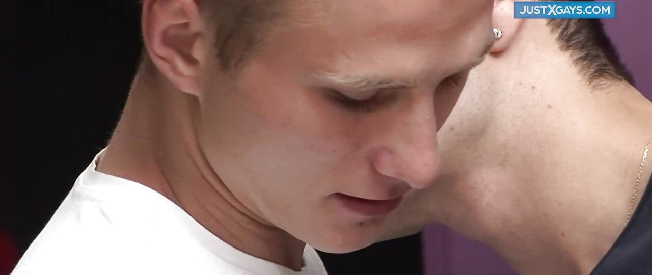 ผู้ชายรีดนมน้ําเงี่ยน