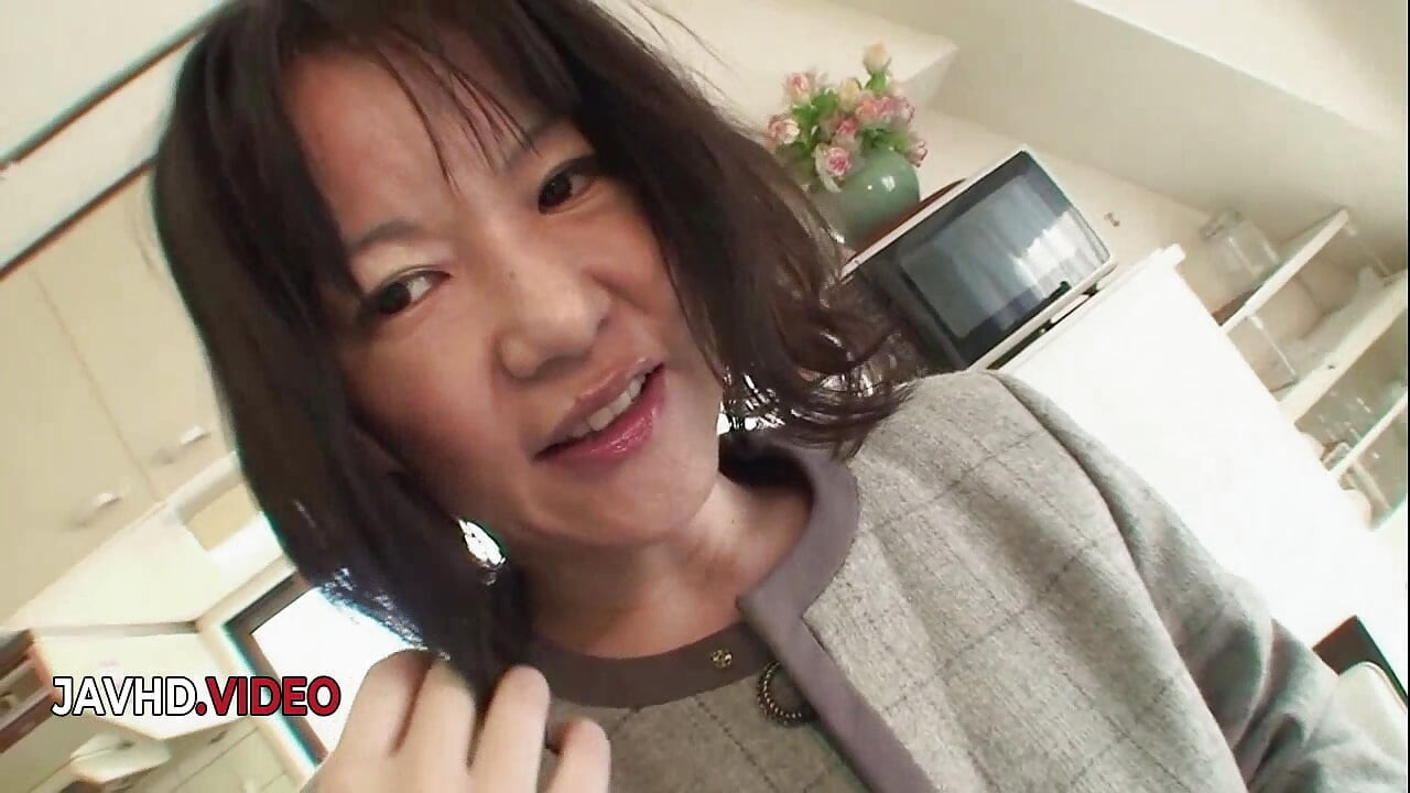 Mature Kiyoe Majima Pleasures Her Hairy Pussy with a Vibrator