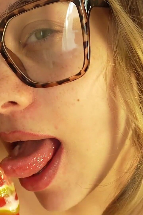 Indian Stepsister Sucks Her Lollipop Ice Cream Like She's Sucking a Dick, She Sucks It and Shows off Her Skills on a Lollipop