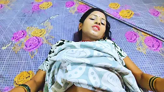 Hintli üvey anne tek kişilik yatağı paylaştı ve üvey oğlunu mutlu etti tam Hintçe ses