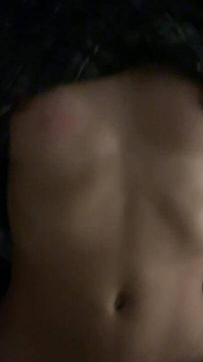 اللعب في المنزل عندما تكون وحيدا