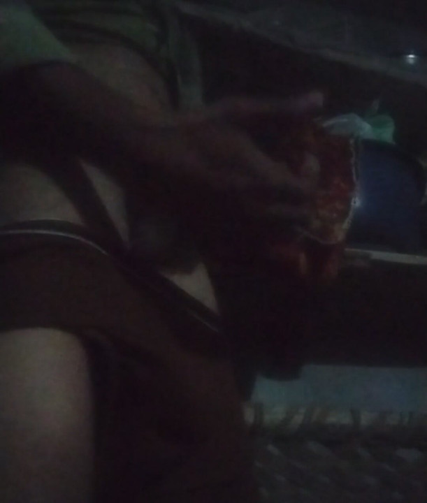 Deshi bada land teen bathroom me muthi marna