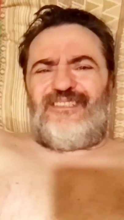 Ključni trenutak iz "Uspio sam se suzdržati više od 10 minuta, a onda sam morao svršiti. 💦 "