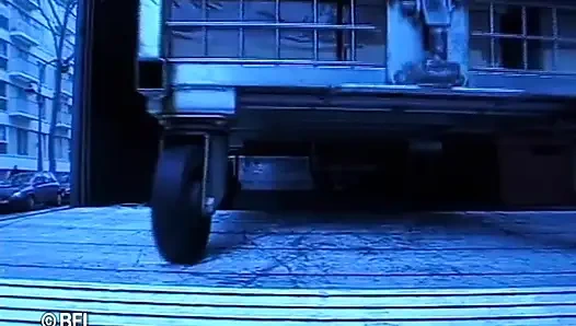 Büyük memeli eski zaman orta yaşlı seksi kadın ateşli bir üçlü grup sekste götünü sikiyor