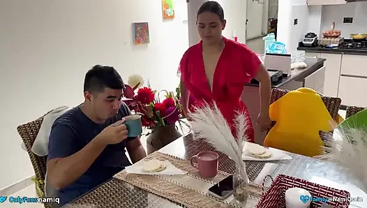Islak elbise, kayınvalideye seks, doğal güzellik.