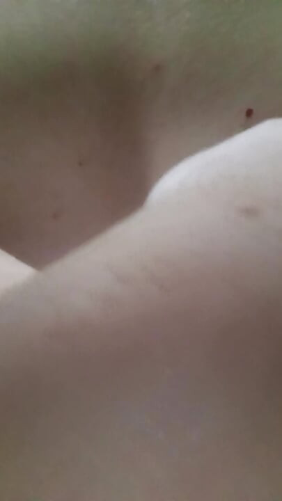 Un mec excité baise la chaise n ° 4