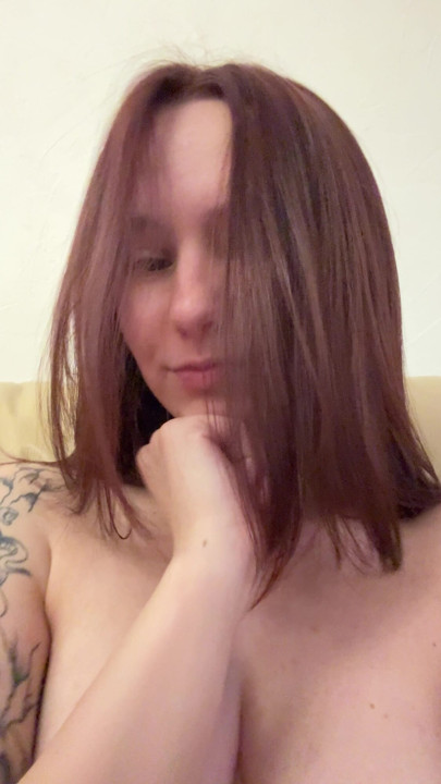 Teen enjoys morning awakening after hot sex