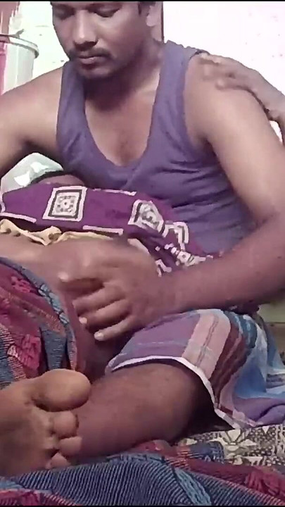 Nezaboravan trenutak iz filma "Vruća indijska seoska kućanica i kućanica uživaju u pokretu"