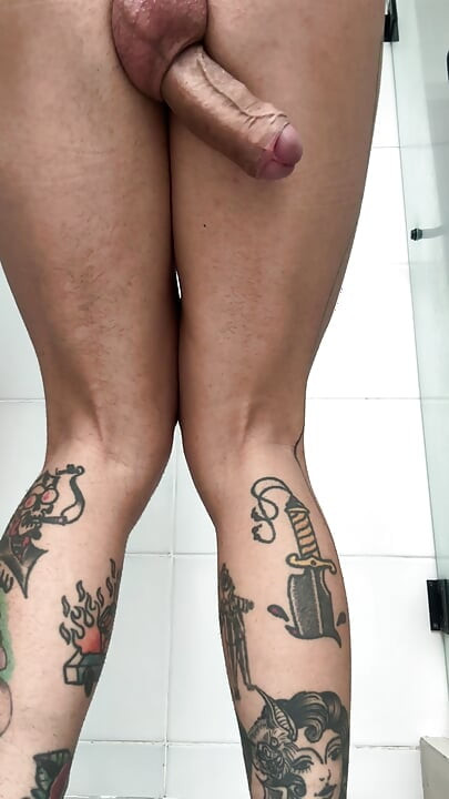 Giant Man Masturbates with His Big Cock and Shows His Ass and Feet.