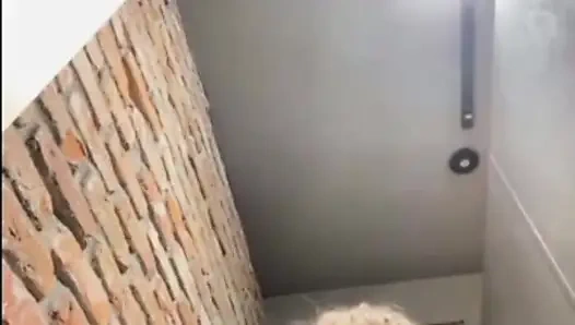 Büyük yarak ve dölle çifte penetrasyon