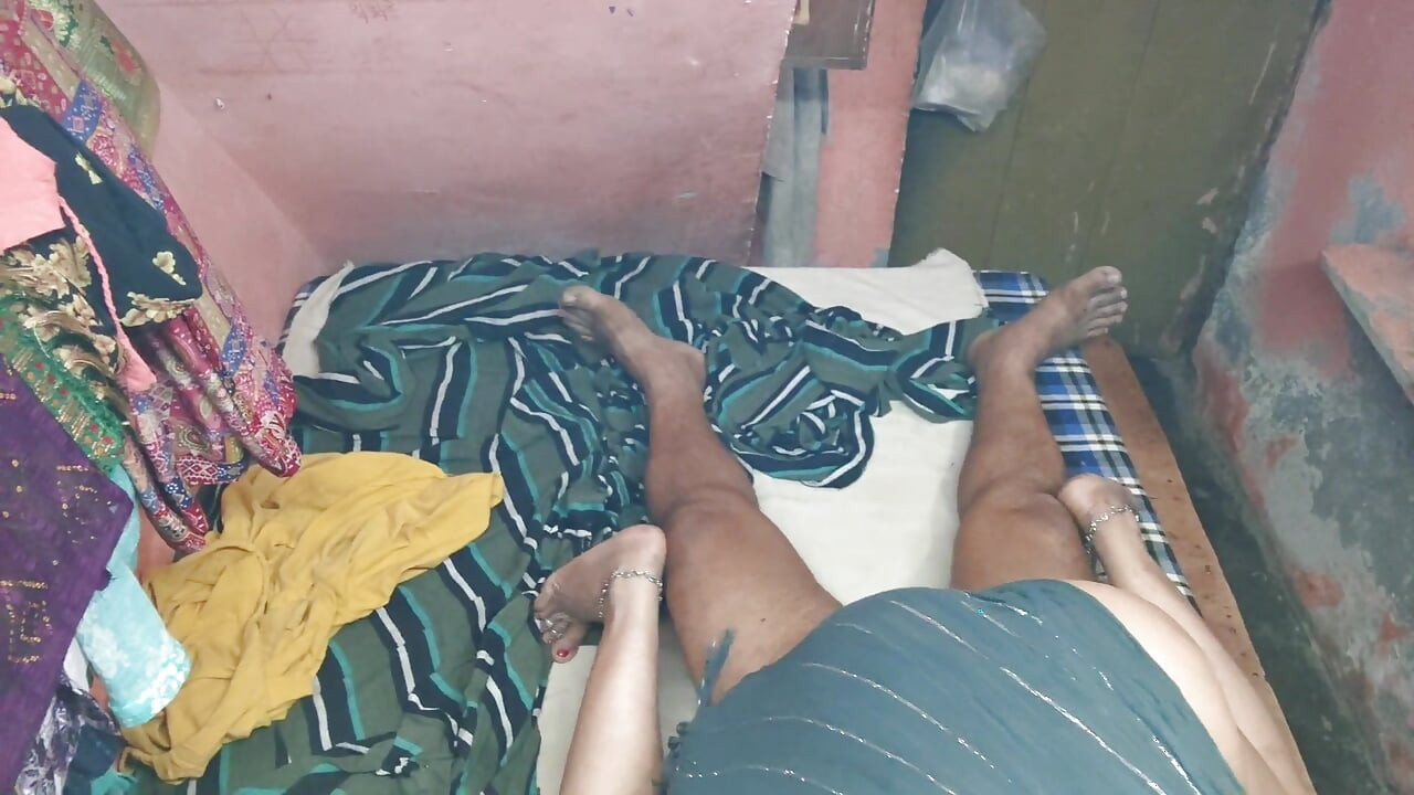 Lall sari blouse me meenu bhabhi ne apne yar ko chudai ka pura maza deya