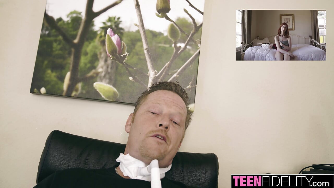 Teenfidelity - alex harper lagi asik menabung memeknya