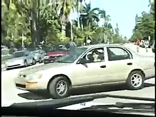 Il ragazzo bianco succhia un grande cazzo nero per la sua sicurezza