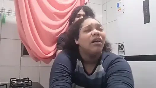 Ibu tiriku minta aku mandi!