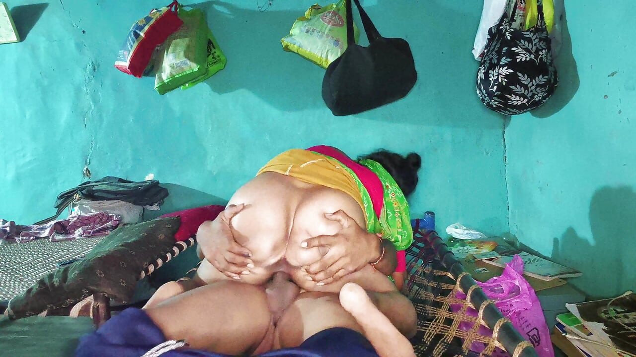 Aaj stepsister ki pahli bar chudai ki desi style mein