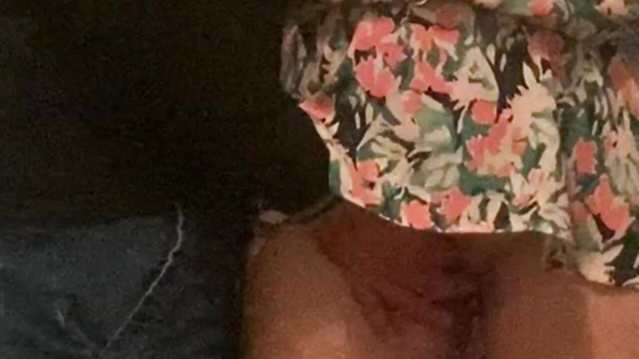Dedos follando puta milf en metro