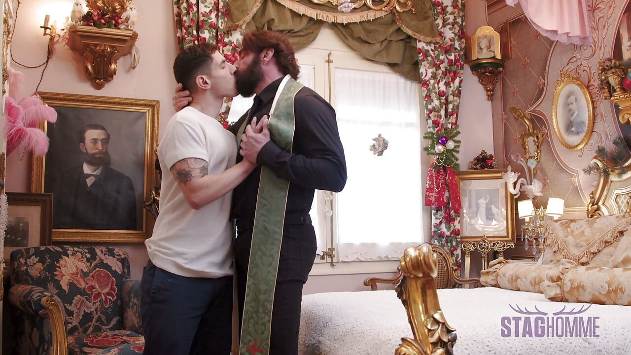 Staghomme - Hung sexy priest Scott Carter screws twink bareback