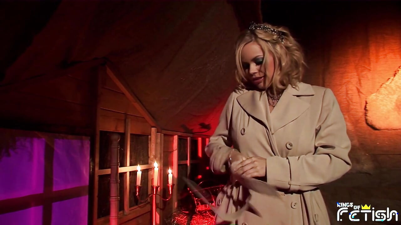 सेक्सी बेब को जादुई पोशन देने के बाद अपने नए बॉयफ्रेंड के साथ सेक्स करने में मजा आता है