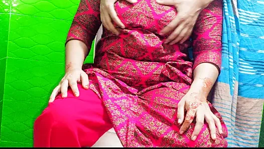 Bangladeşli yeni evli üvey anne üvey oğluyla edepsizce konuşuyor seks videosu, Desi tharki üvey oğlu ateşli üvey annesini sikiyor Bengalli