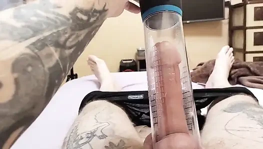 Ibu mertua memergokiku dengan pompa dan membantuku muncrat