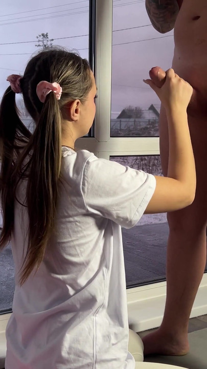 彼のチンポをしゃぶるのが大好きです。AllMyLinksミッス・ヴィッキー | クリップ 1