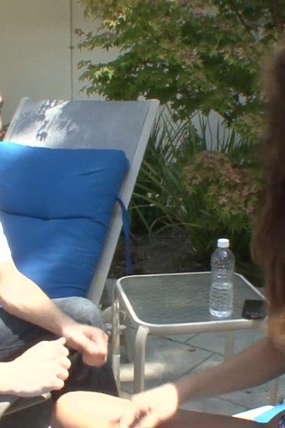 Remaja latina manis sukakan zakar besar dalam pepeknya