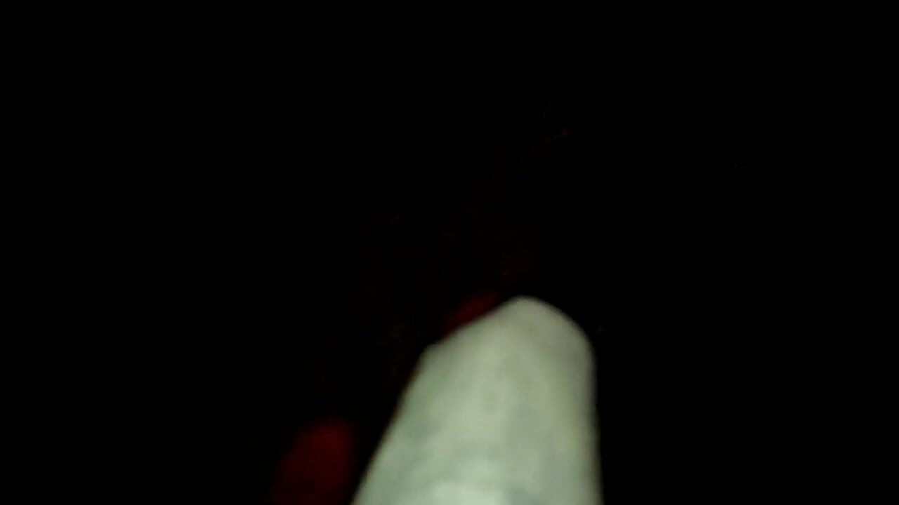 viry aur viry chakhne se dhake chehre ke saath raat ke baahar ghoomna (poorn Vid)