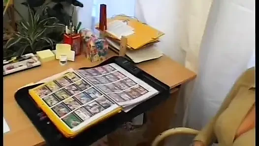 Sarışın orta yaşlı seksi sürtük yarağa biniyor