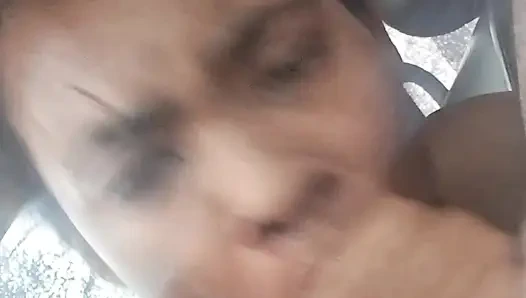 Zenci kadın büyük zenci yarağıyla döl içiyor