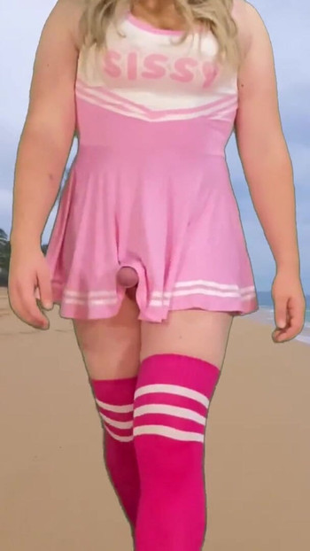 「巨乳ニューハーフビーチウォーク」のスリル満点の瞬間