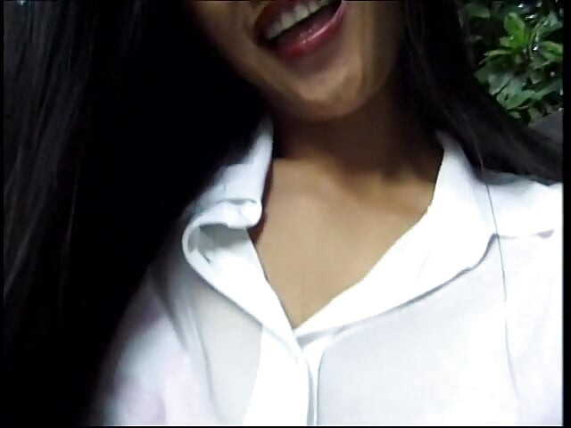 Fata drăguță asiatică Mia Smiles își curăță corpul umplut de spermă cu chiloții ei după acțiune dură cu un tip alb