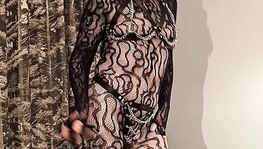 Ateşli orta yaşlı seksi kadın yapay penisin tadını çıkarıyor