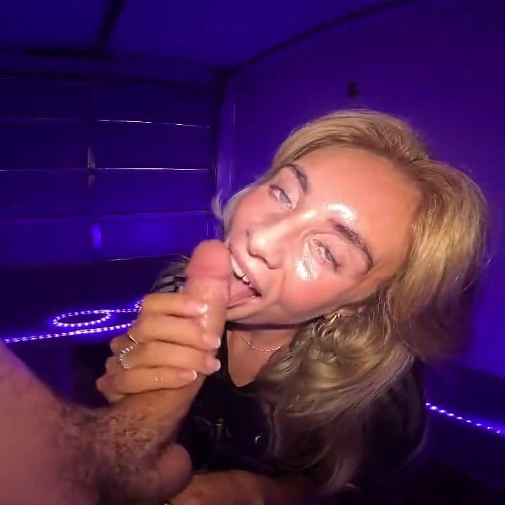 British Glamour Bonnie Blue Gets Her Sweet Holes Stretched