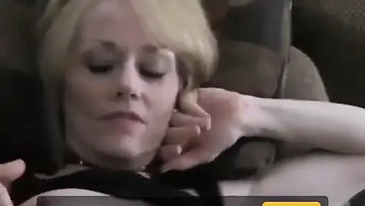 Порочная сексуальная Melanie играет со спермой