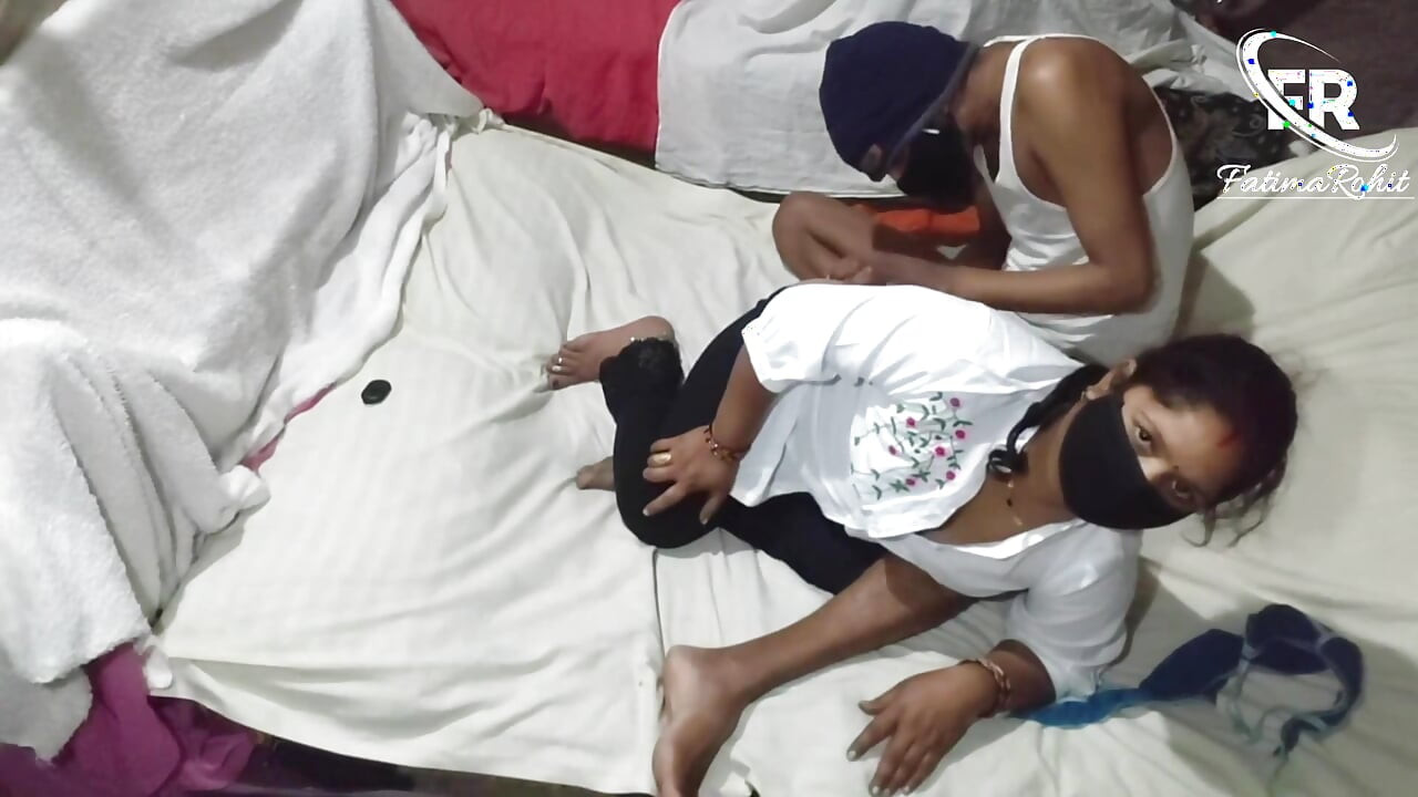 Desi Venninne Masti på sengen