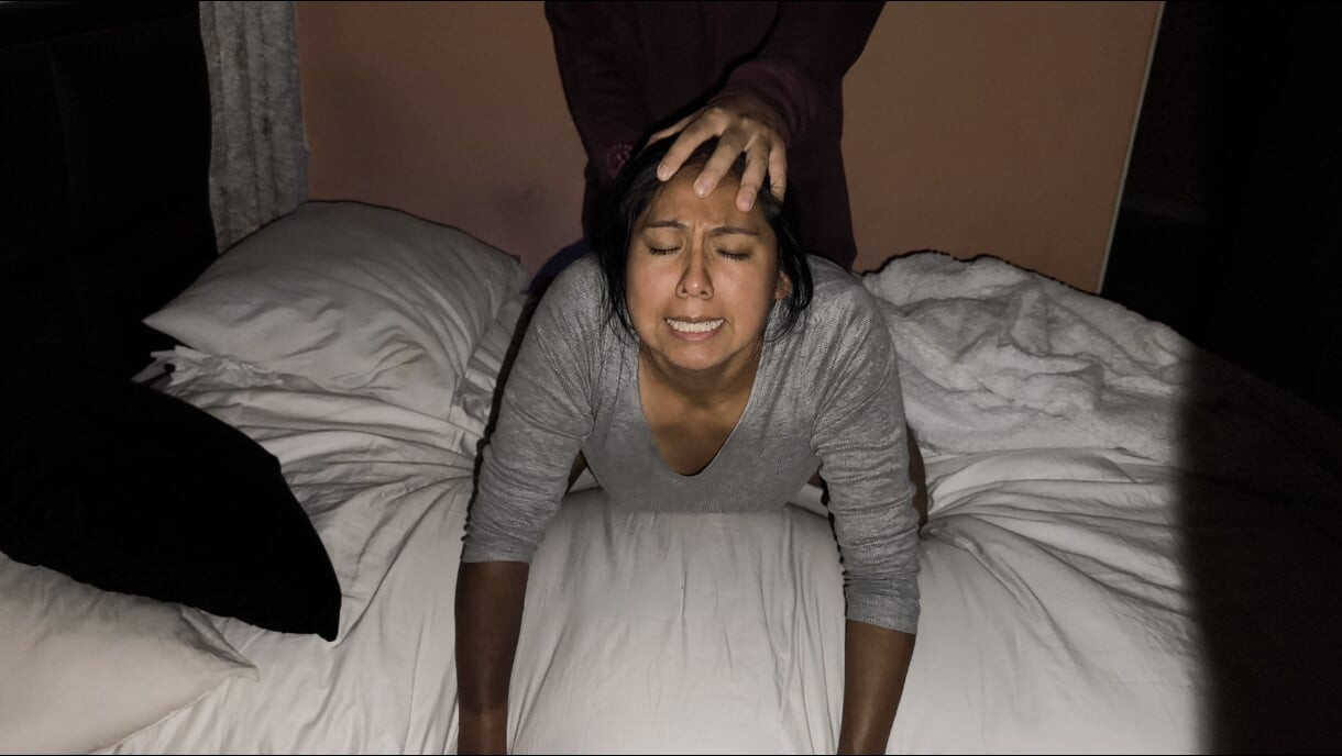 Please I don't want to anymore! The wife of the neighbor who ran away from home begs me