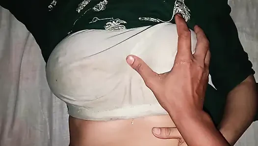 Gadis imut 18 tahun, toket besar alami dan memek sempit ngentot hardcore di kamar hotel.