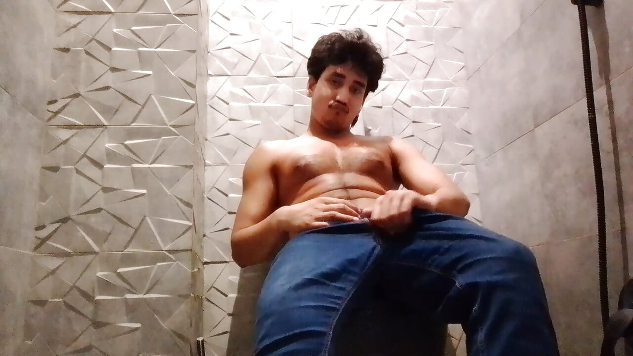 Muscular Asian Stud Jerks Huge Cock