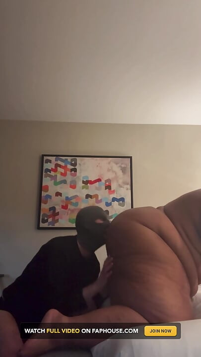 Using a White Subs Throat and Face