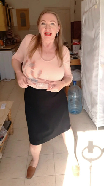 Pink blouse - pink clit vibrator