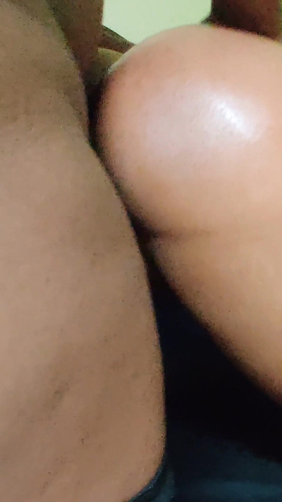 Bạn trai của bạn tôi đụ tôi mạnh và xuất tinh trong âm hộ