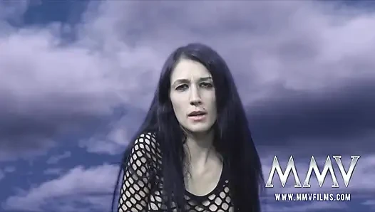 Милашку трахают Lollipop в тройничке в любительском видео