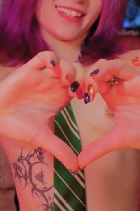 ฮัลโลวีนหยอกล้อเล่นกับหัวนมรอการลงโทษ