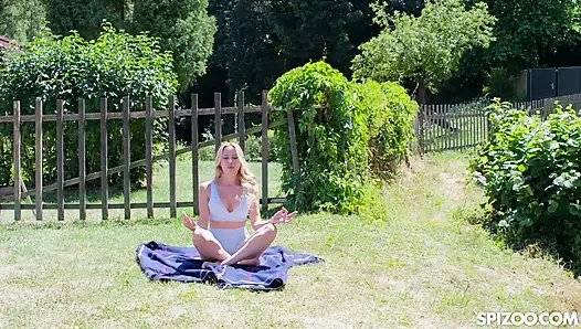 Outdoor-spaß mit vollbusigem schätzchen maya rose