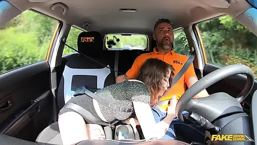 Fake Driving School - eden ivy rela dientot demi diskon saat lagi tes mengemudi
