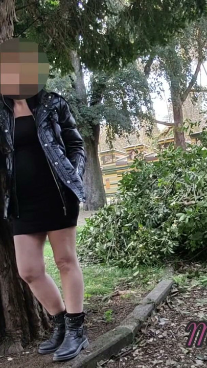 Real Amateur French Public Cumshot Sex Risky on the Park !!! People walking near... - MissCreamy | Clip 1