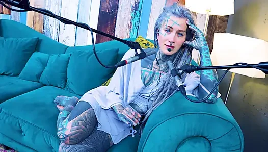 S hakkında konuşuyorum - utanç - asmr podcast sfw konuşuyor gotik sıska kız dreadlocks dövmeli model dövmeli kız