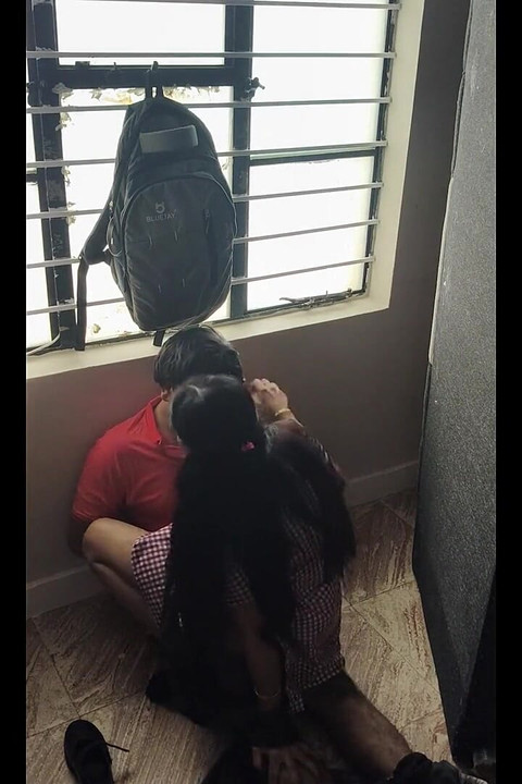 I8 Year Old Indian College Girl Sex with Delivery Boy Mms